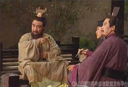 94版电视剧《三国演义》煮酒论英雄 曹操为何只瞧得起跟他对着干的人